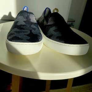 Size 8 Rothy’s camo shoe